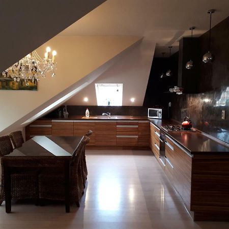 Utulny Apartman V Bratislava 15 Екстер'єр фото