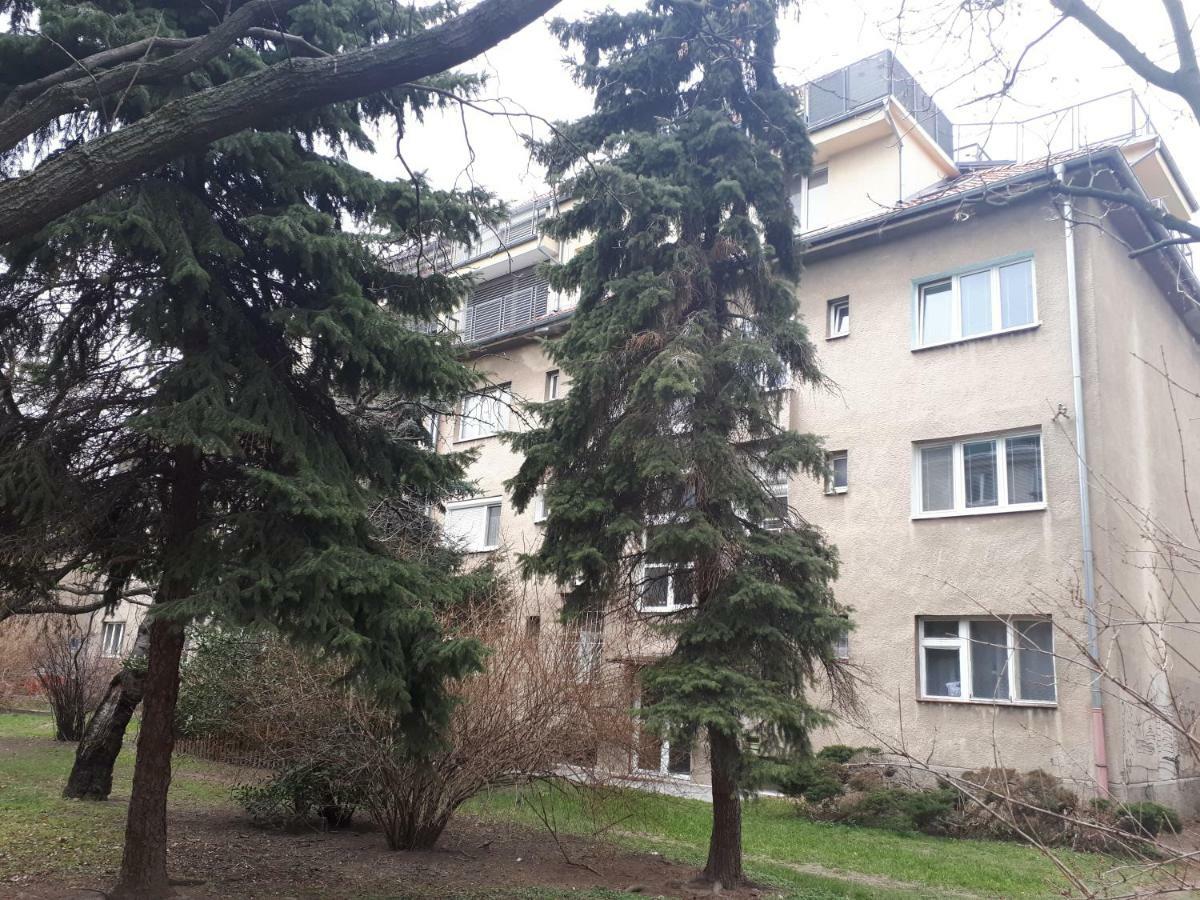 Utulny Apartman V Bratislava 15 Екстер'єр фото
