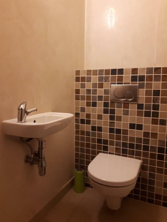 Utulny Apartman V Bratislava 15 Екстер'єр фото