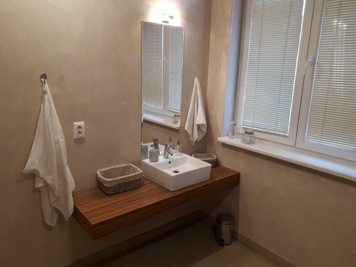 Utulny Apartman V Bratislava 15 Екстер'єр фото